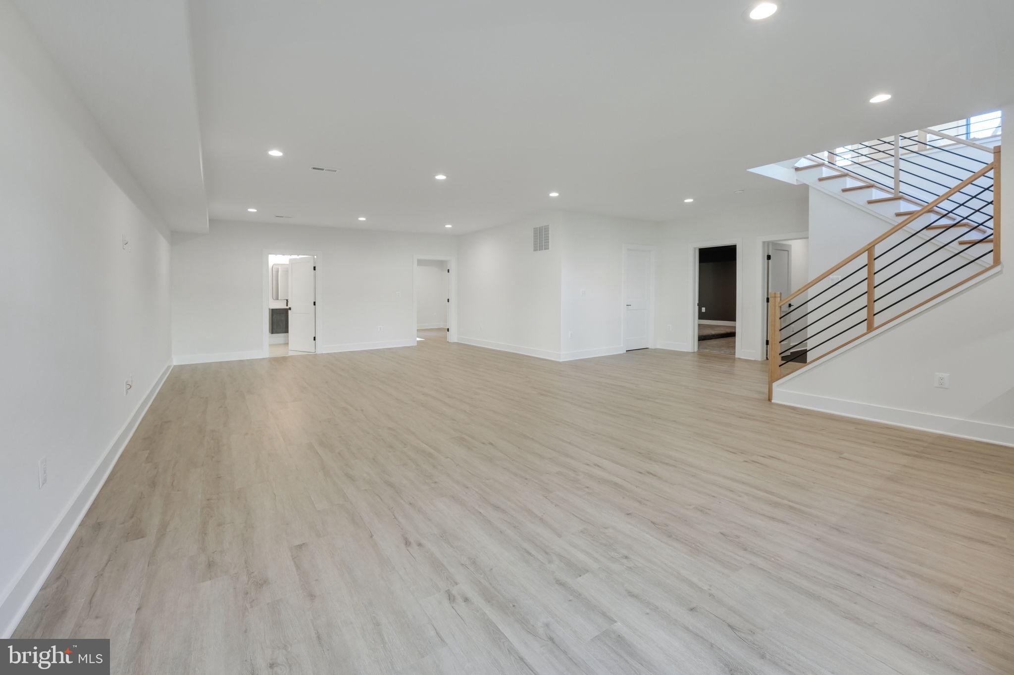 DONNA LEE GARDENS - Residential