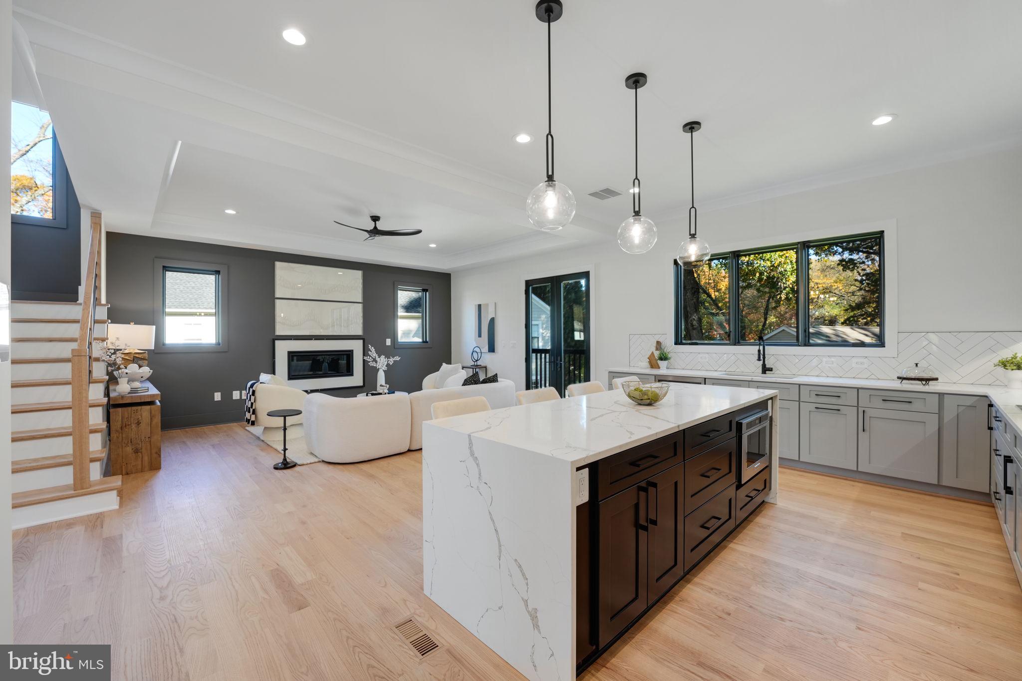 DONNA LEE GARDENS - Residential