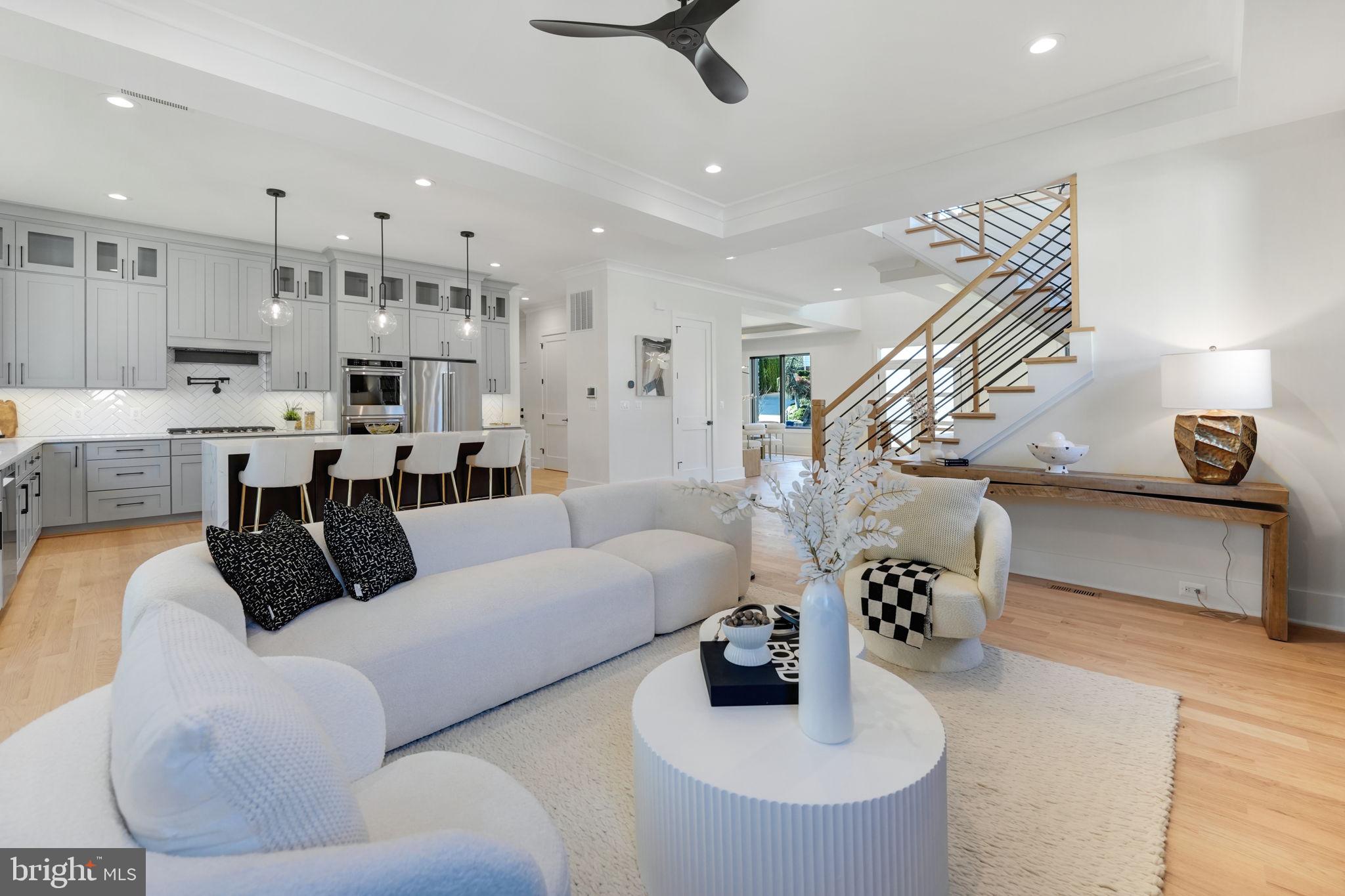 DONNA LEE GARDENS - Residential