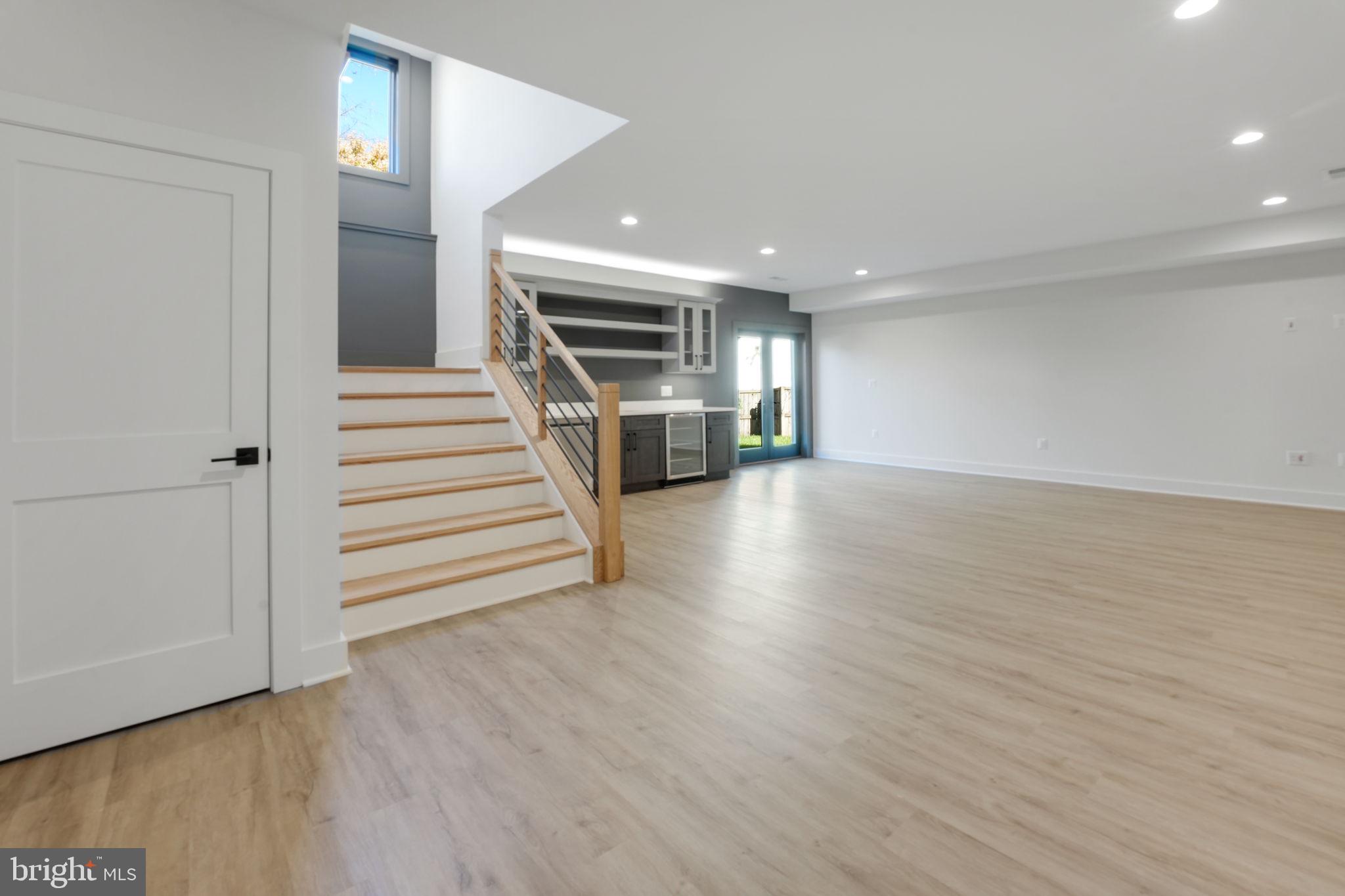 DONNA LEE GARDENS - Residential