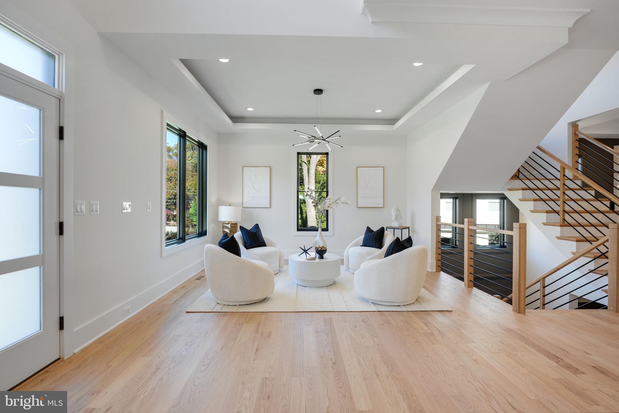 DONNA LEE GARDENS - Residential