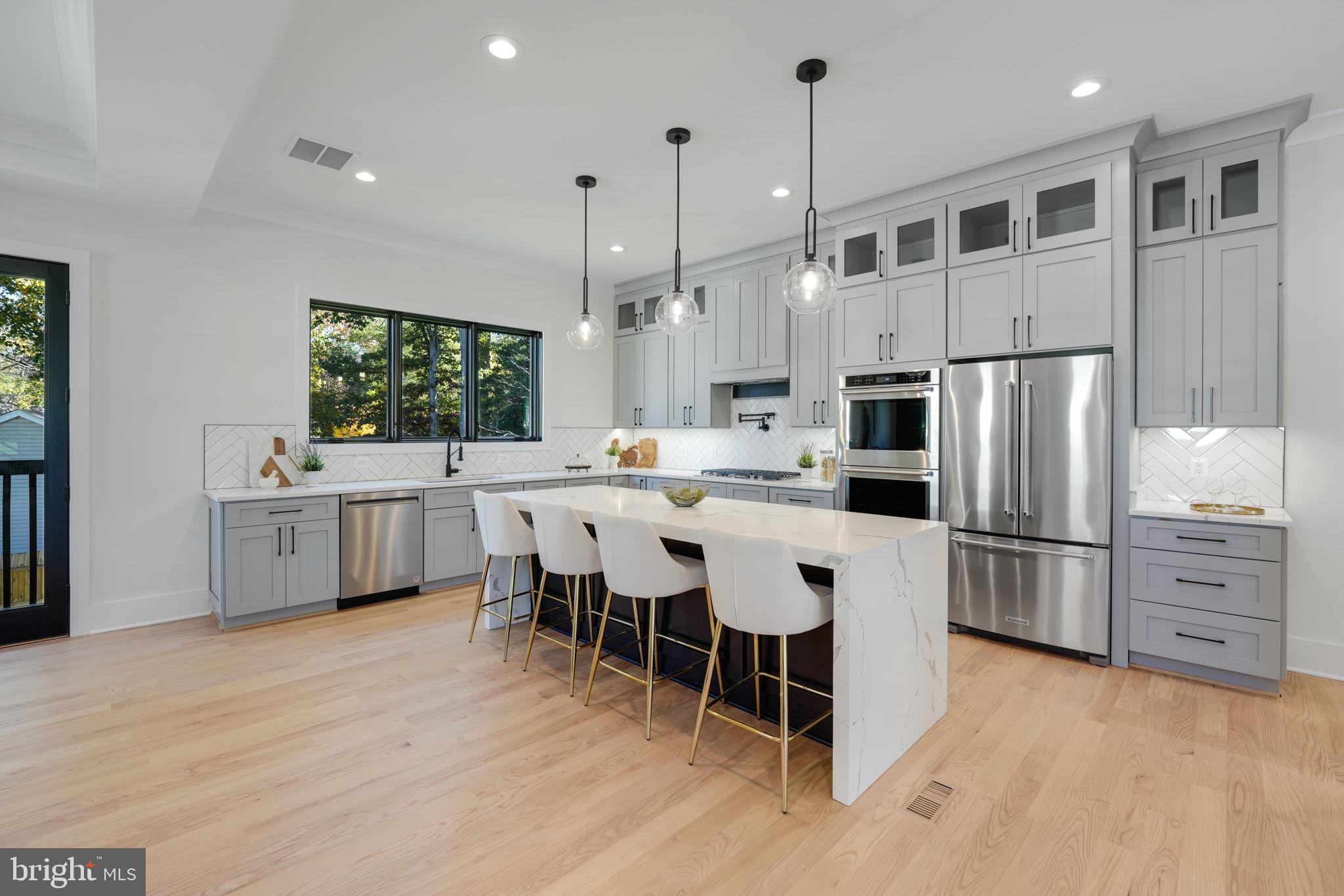 DONNA LEE GARDENS - Residential