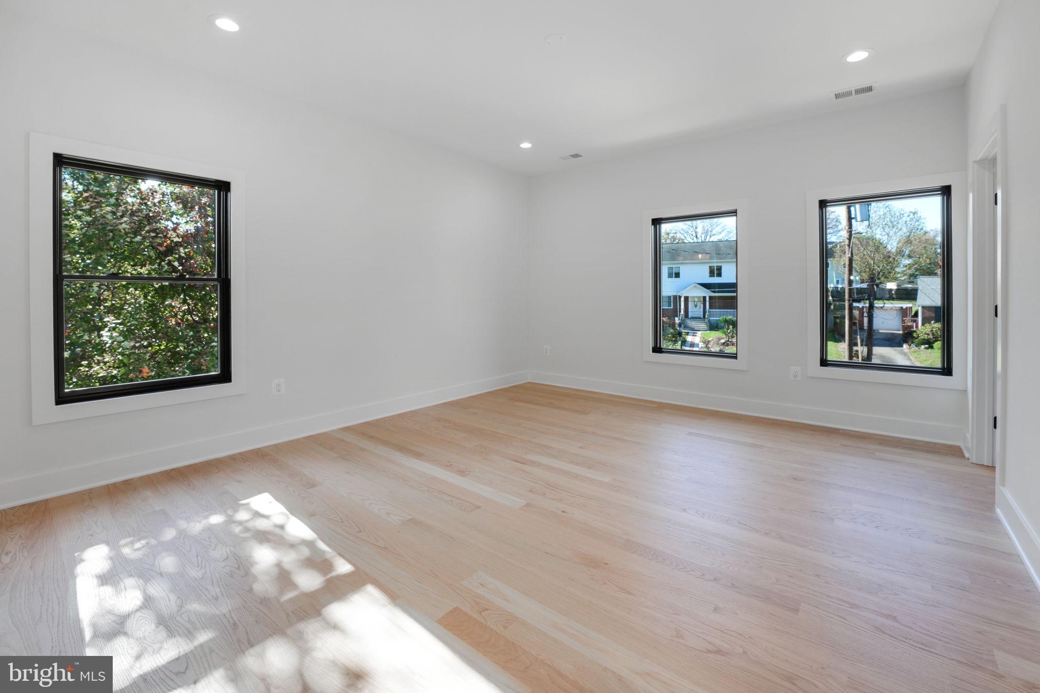 DONNA LEE GARDENS - Residential