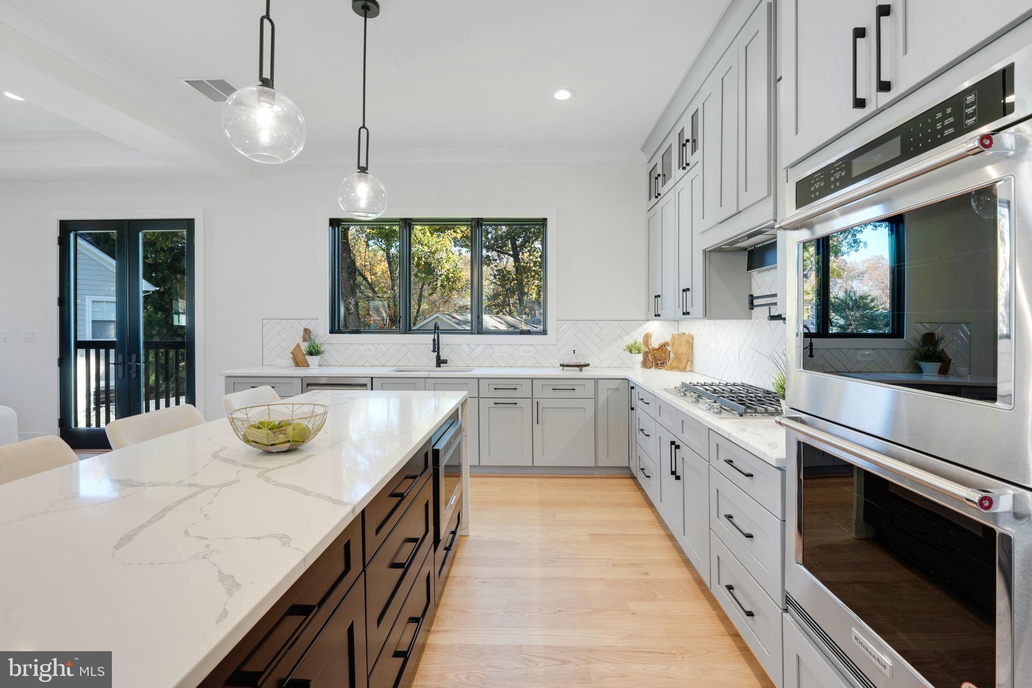 DONNA LEE GARDENS - Residential