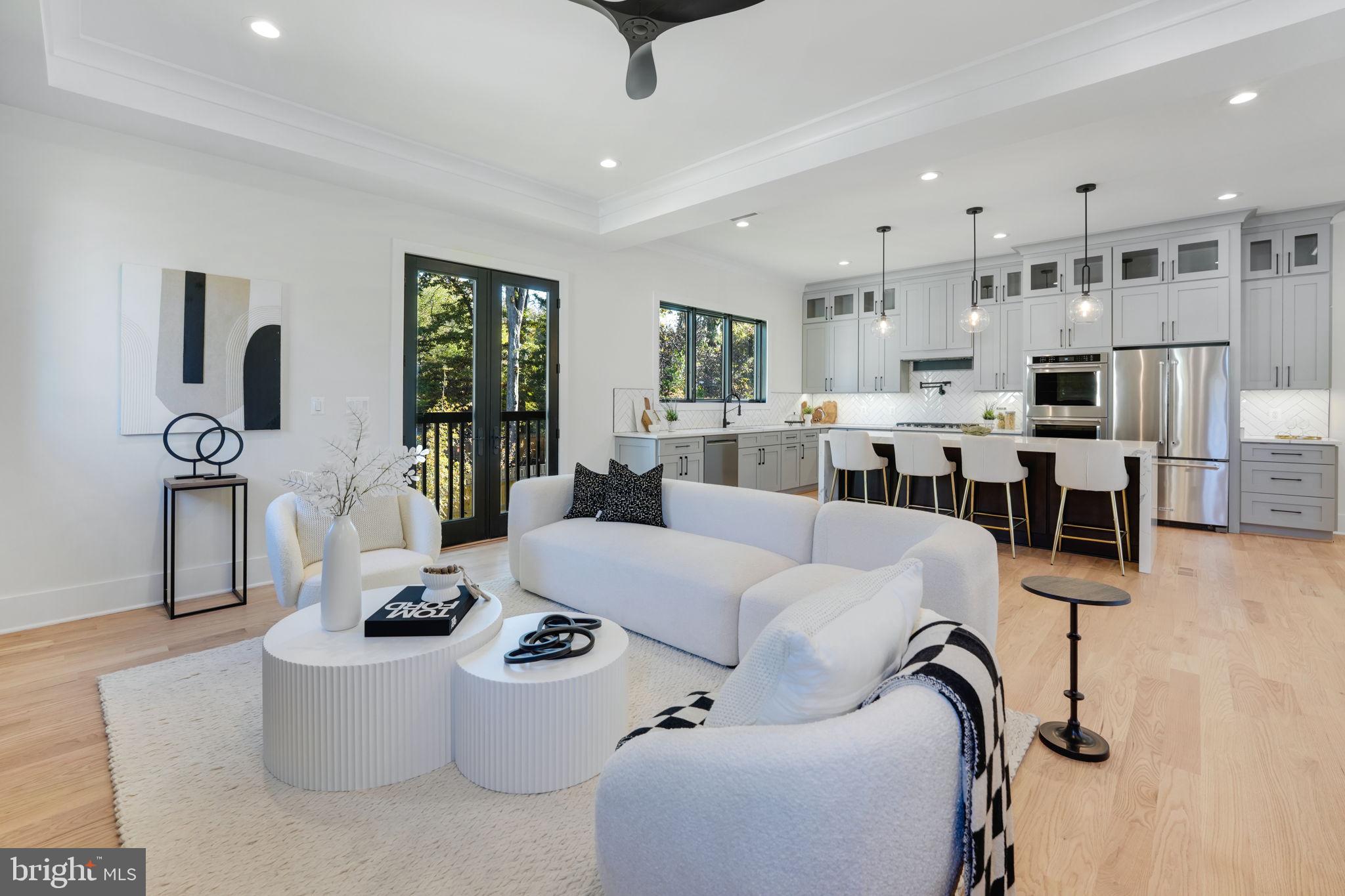 DONNA LEE GARDENS - Residential