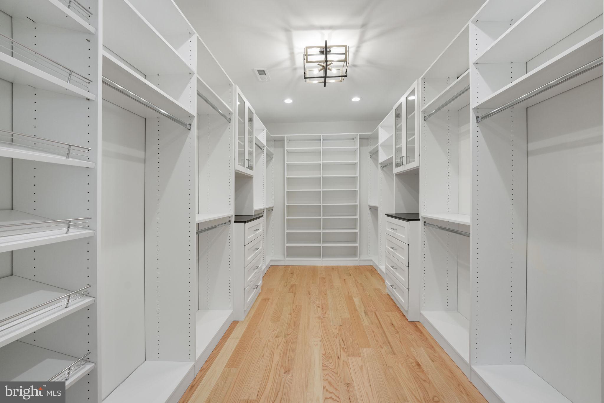 DONNA LEE GARDENS - Residential