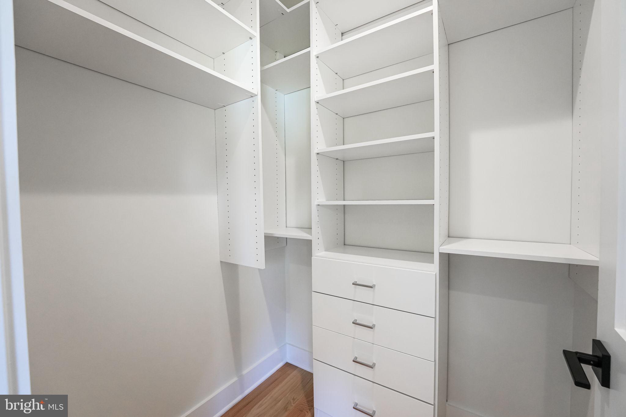 DONNA LEE GARDENS - Residential