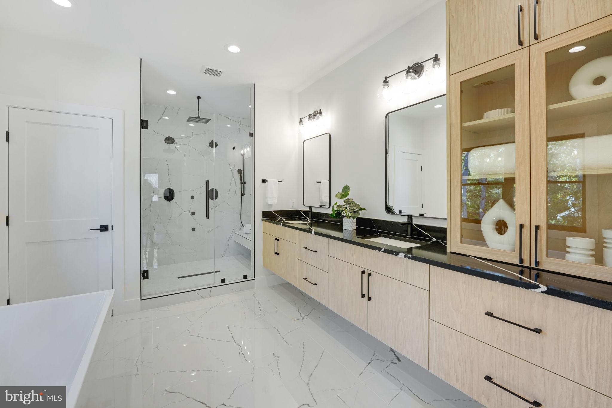 DONNA LEE GARDENS - Residential