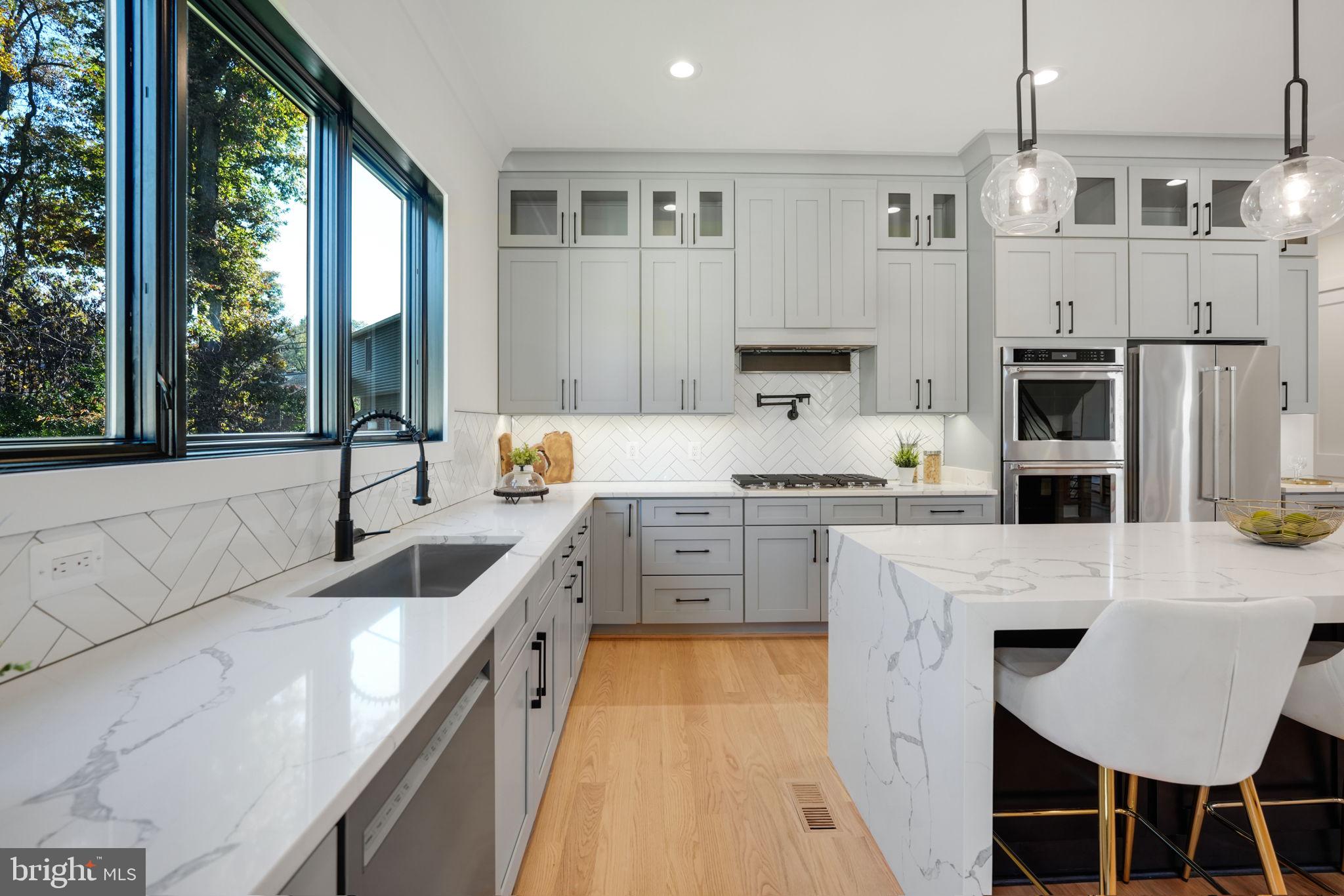 DONNA LEE GARDENS - Residential