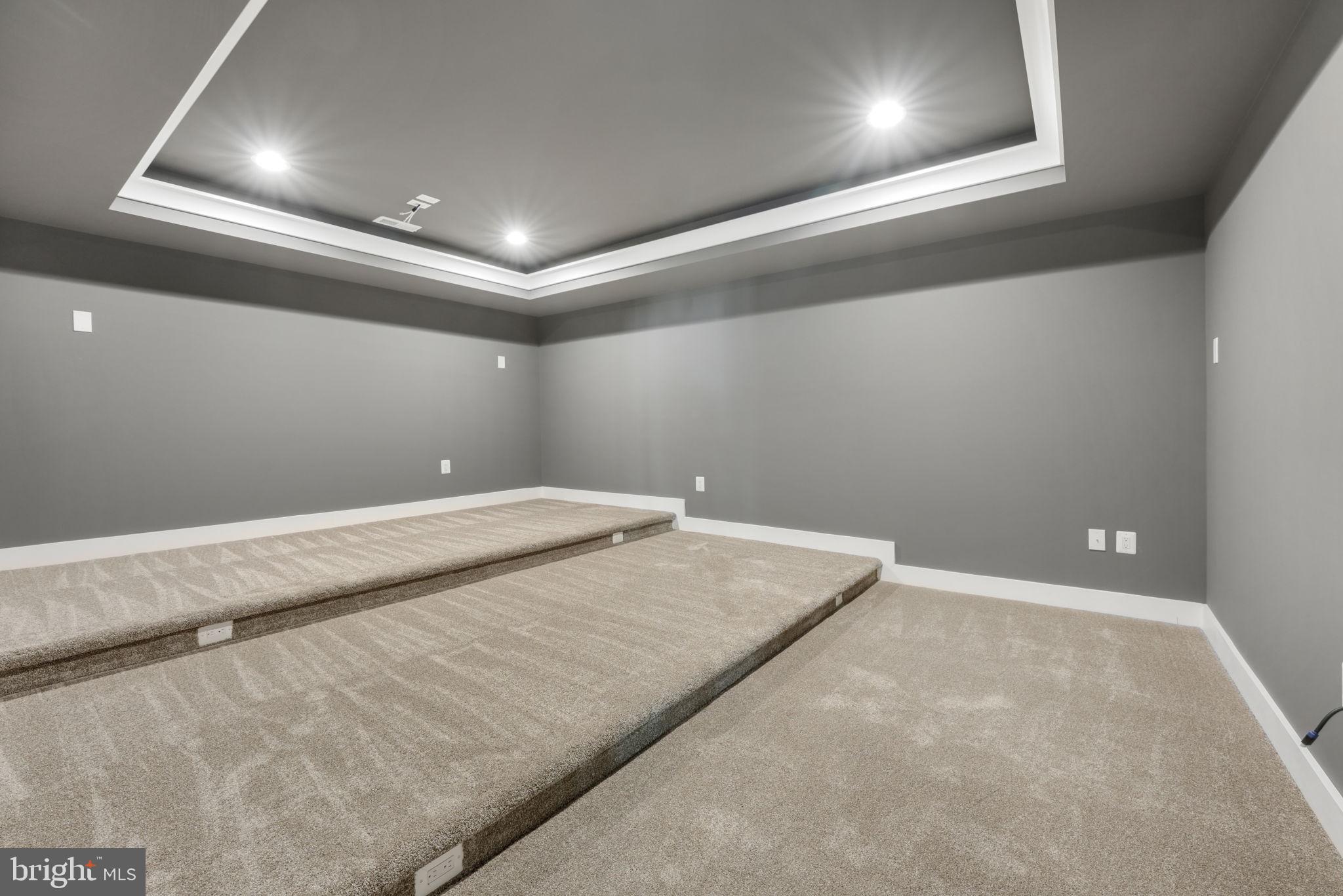 DONNA LEE GARDENS - Residential