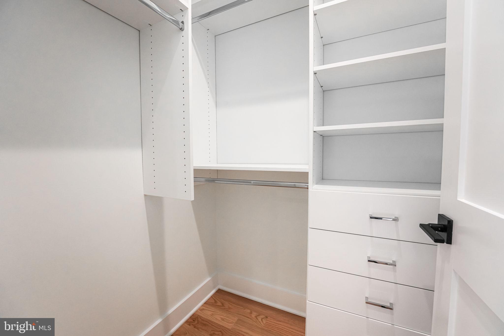 DONNA LEE GARDENS - Residential