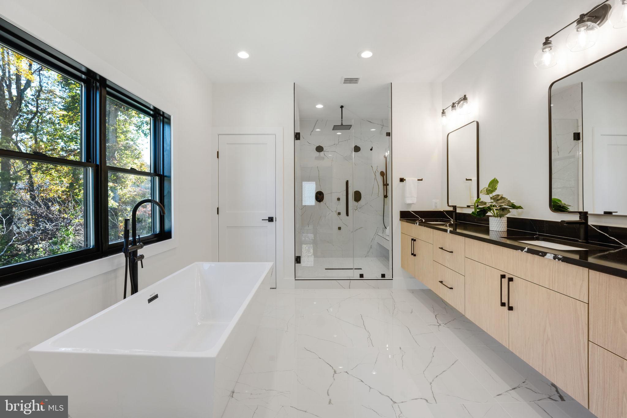 DONNA LEE GARDENS - Residential