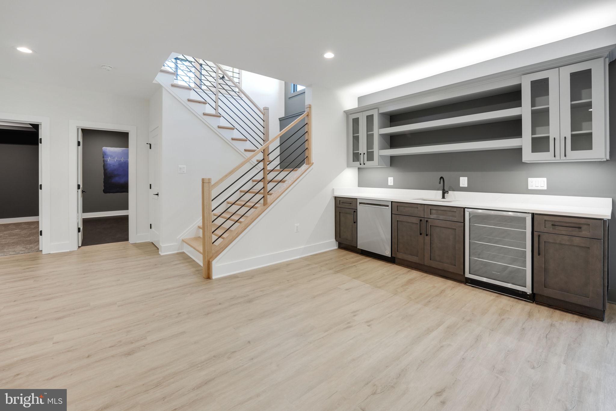 DONNA LEE GARDENS - Residential