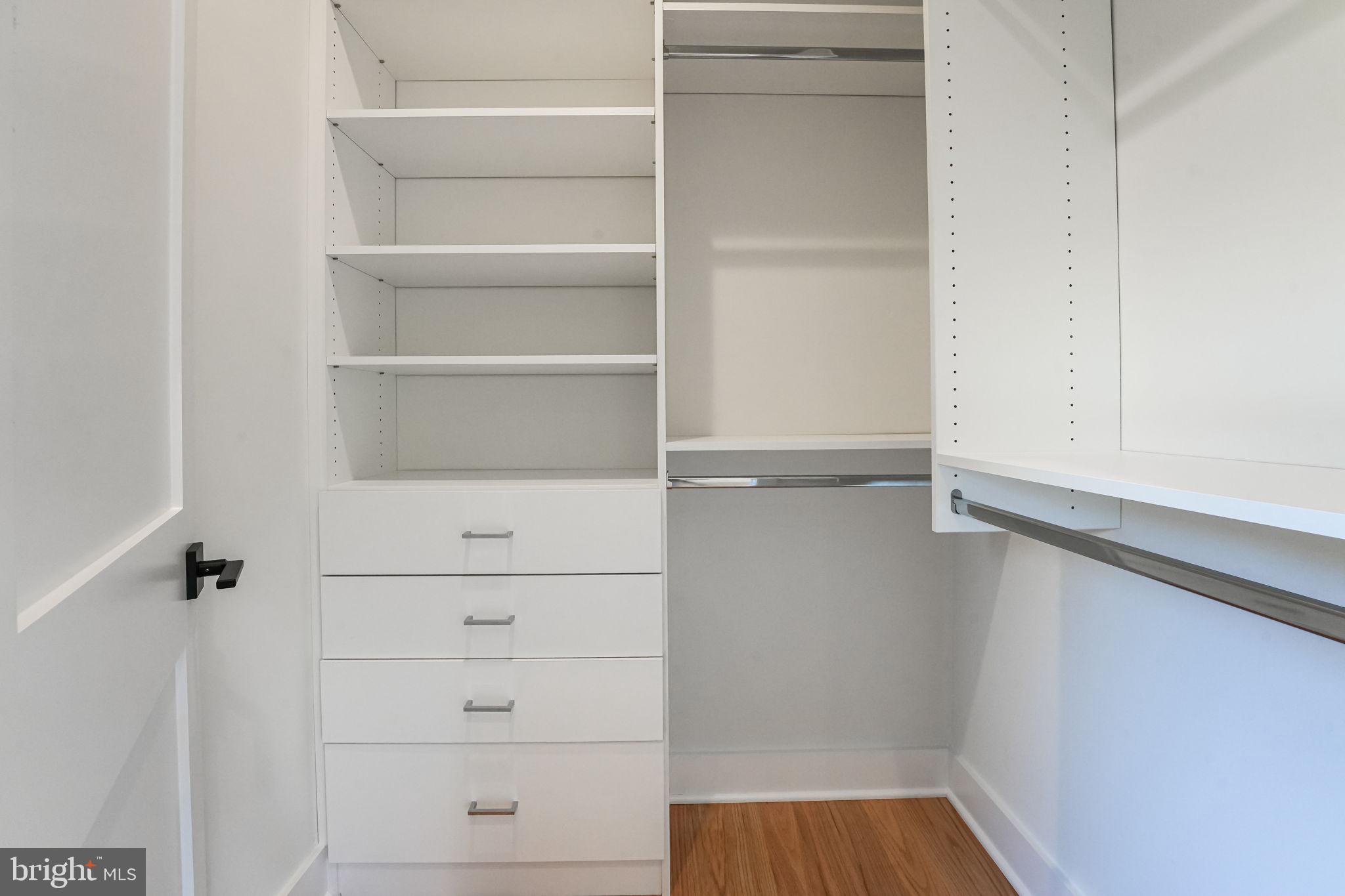 DONNA LEE GARDENS - Residential