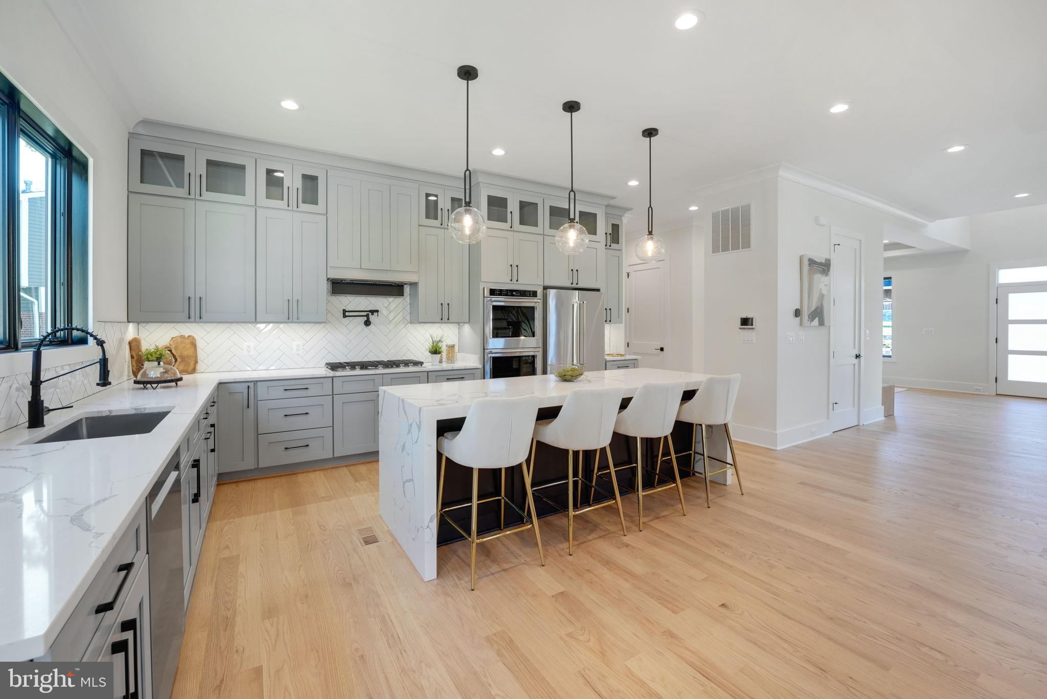 DONNA LEE GARDENS - Residential