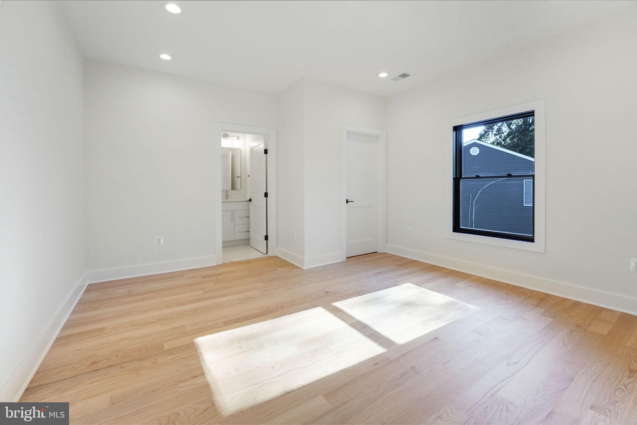 DONNA LEE GARDENS - Residential