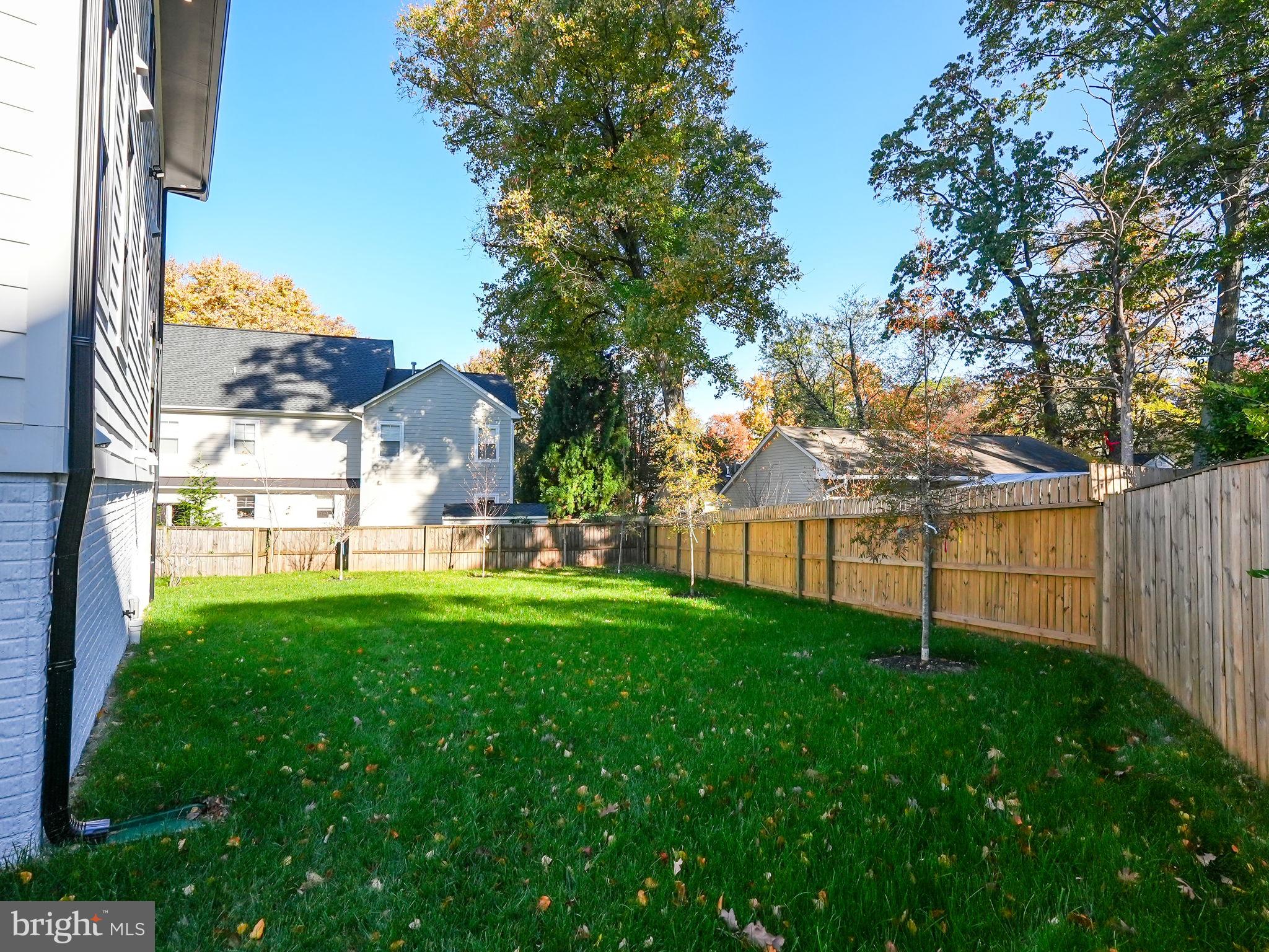 DONNA LEE GARDENS - Residential