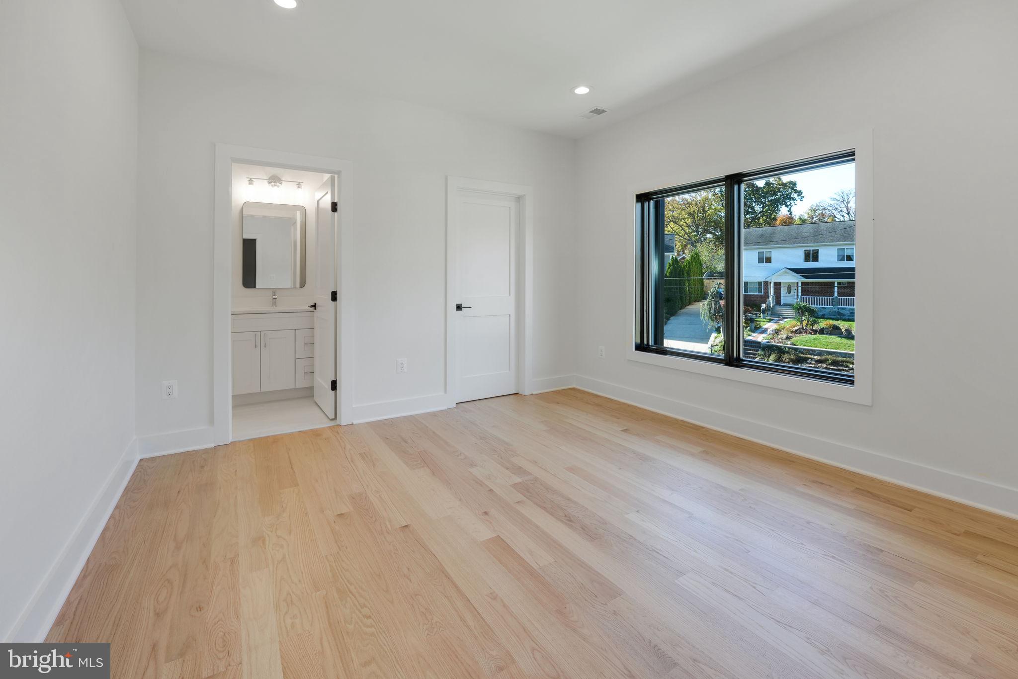 DONNA LEE GARDENS - Residential