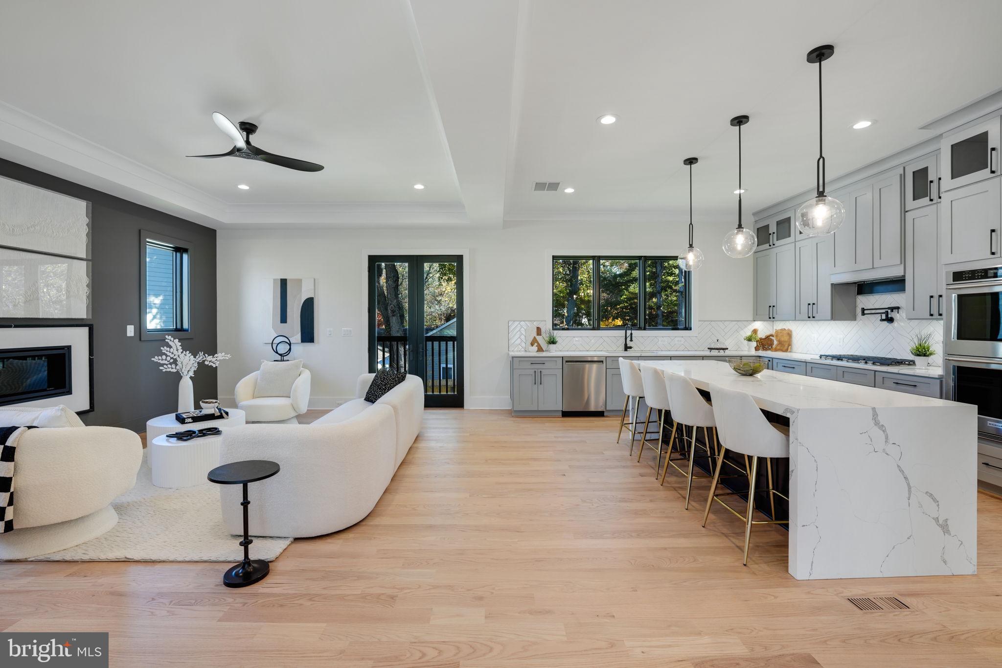 DONNA LEE GARDENS - Residential