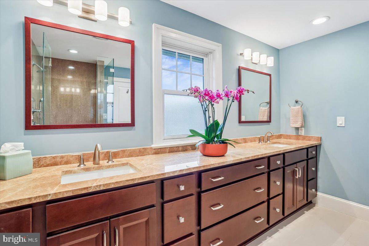 KENSINGTON KNOLLS - Residential