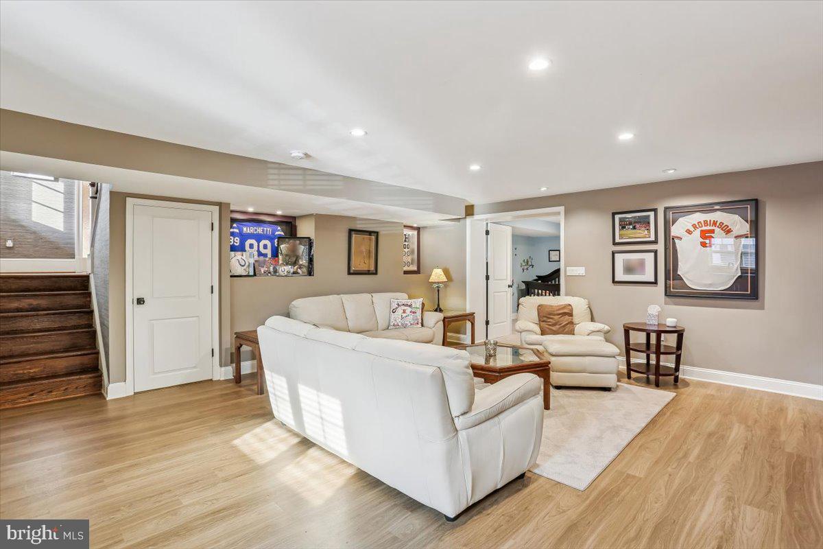 KENSINGTON KNOLLS - Residential