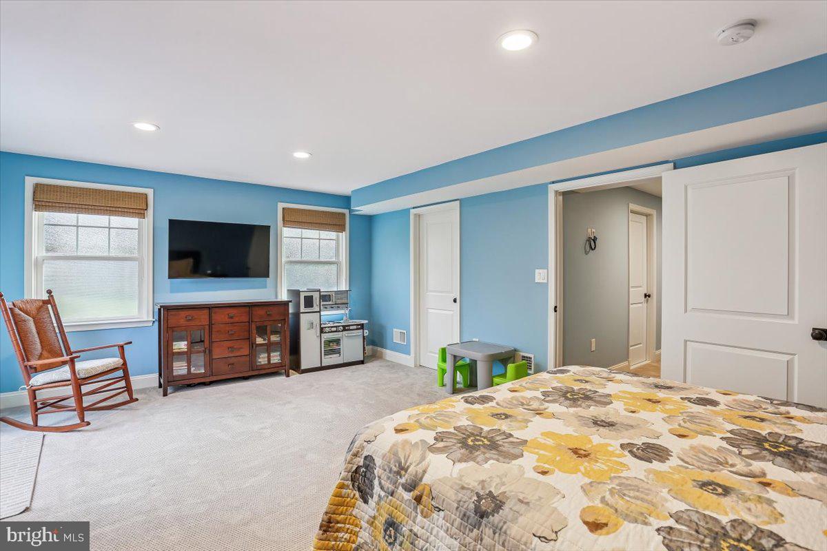 KENSINGTON KNOLLS - Residential