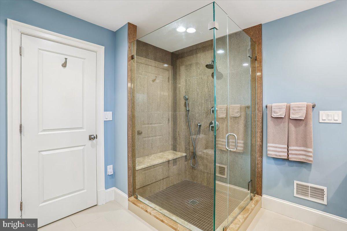 KENSINGTON KNOLLS - Residential