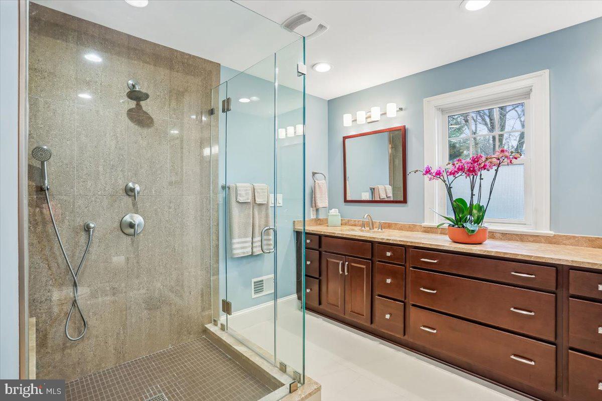 KENSINGTON KNOLLS - Residential