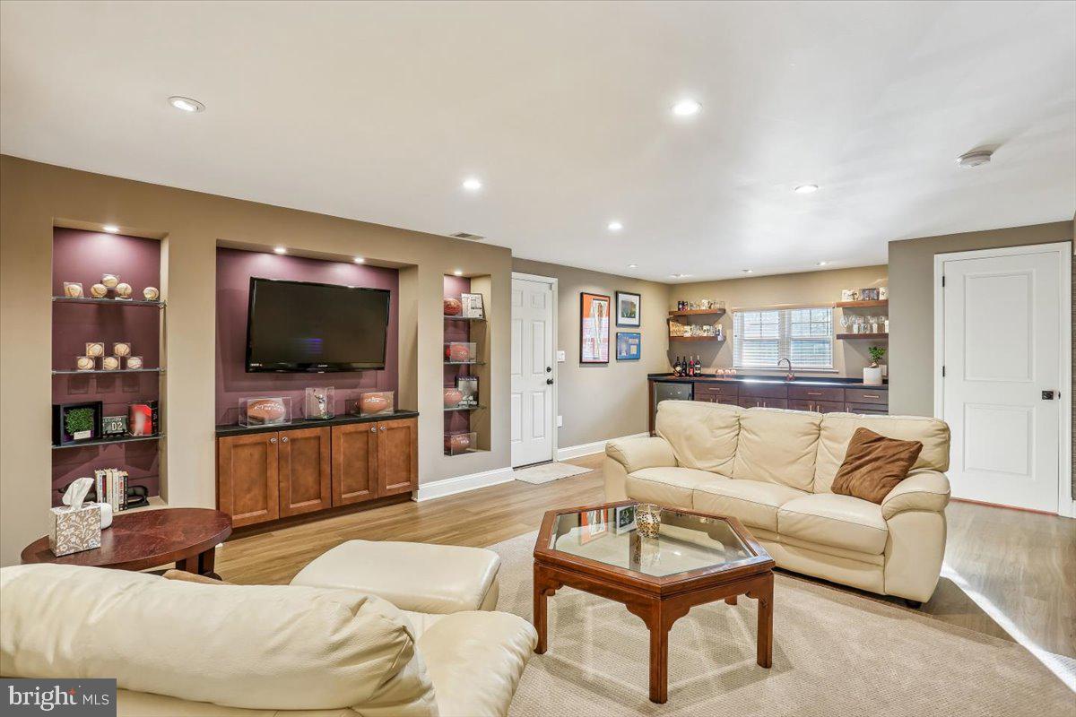 KENSINGTON KNOLLS - Residential