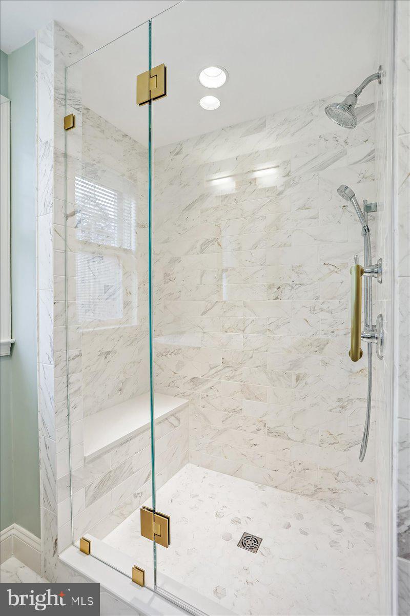 KENSINGTON KNOLLS - Residential