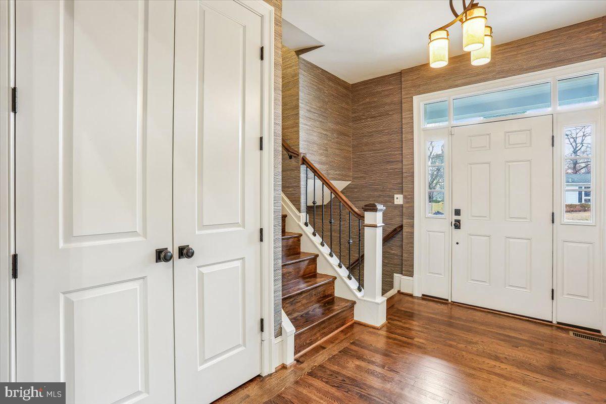 KENSINGTON KNOLLS - Residential