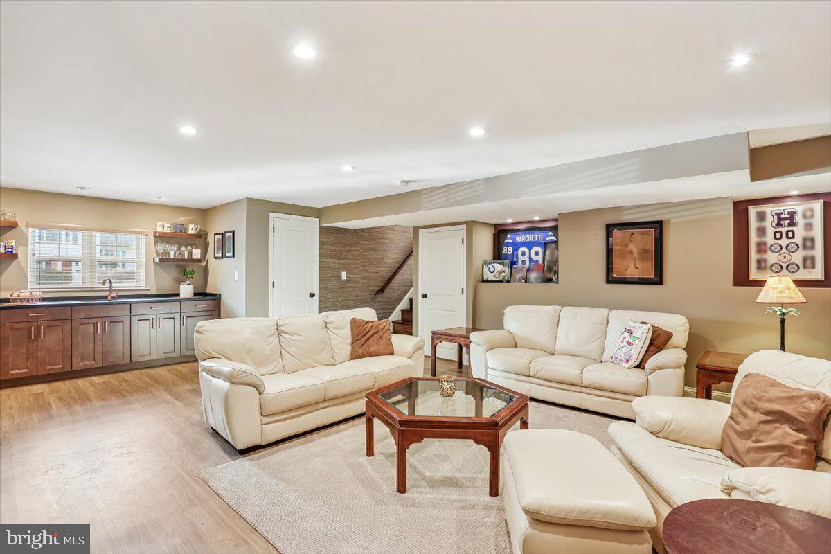 KENSINGTON KNOLLS - Residential