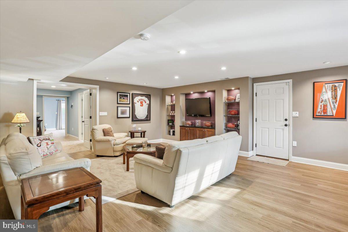 KENSINGTON KNOLLS - Residential