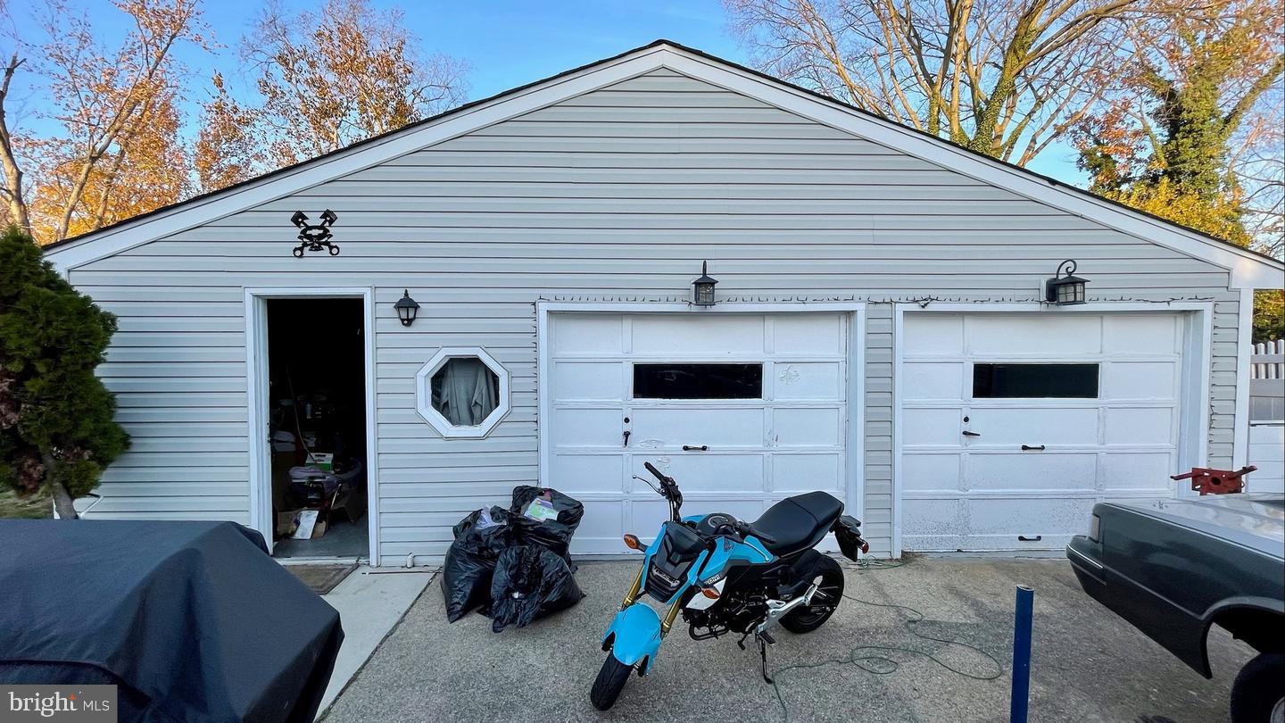 21 OVERBROOK AVENUE