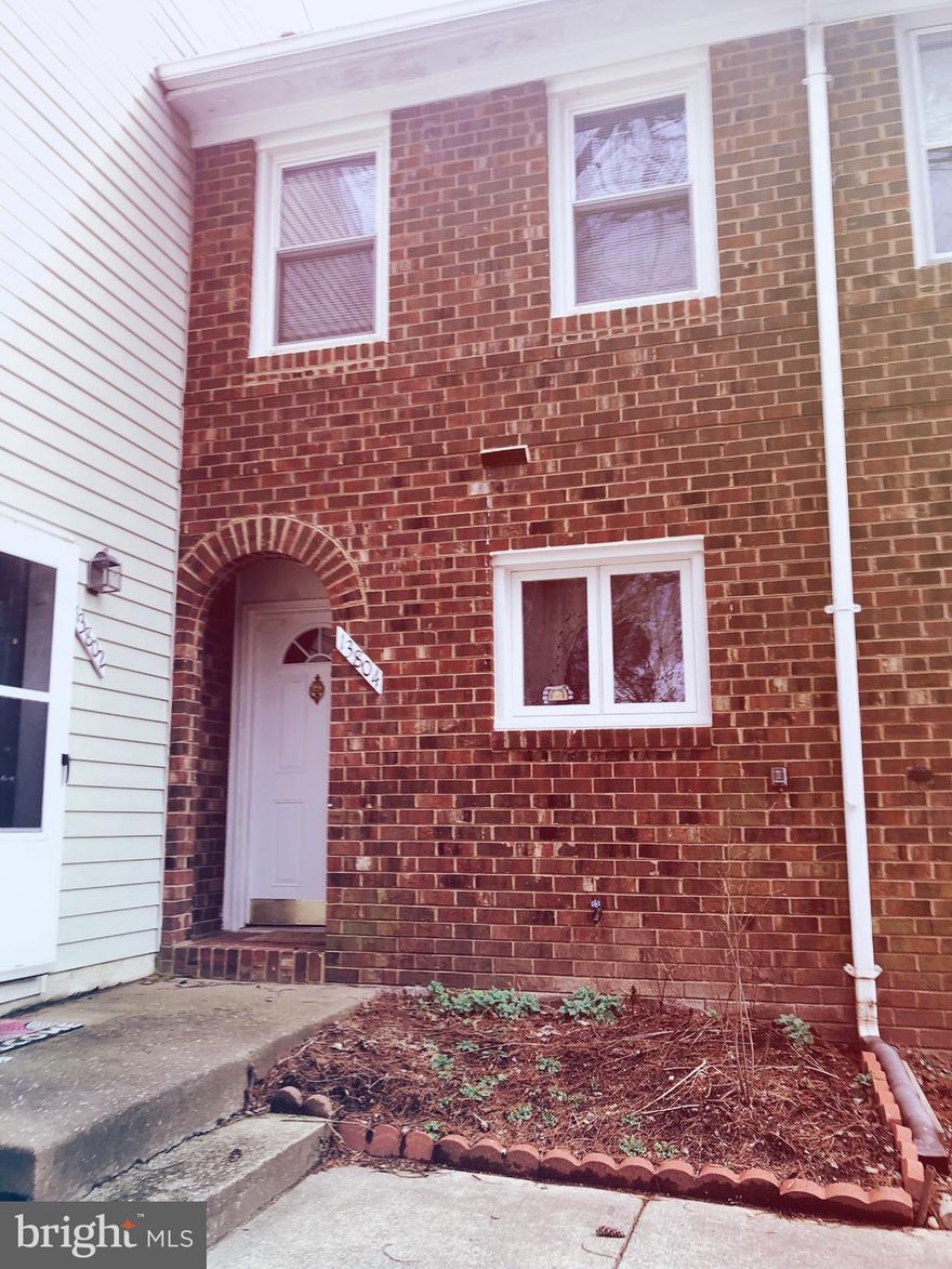2 levels TH with 2 beds and 1 bath. Hardwood floor on two levels plus wood stairs. Need some upgrades. Sold as Is. Great location.  all the major commuter routes - 50, I66, FF County Parkway! Easy access to shops, restaurants, Fair Oaks Mall, Dulles Expo Center!