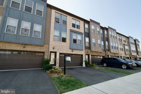 45401 DAVENO SQUARE STERLING VA 20164