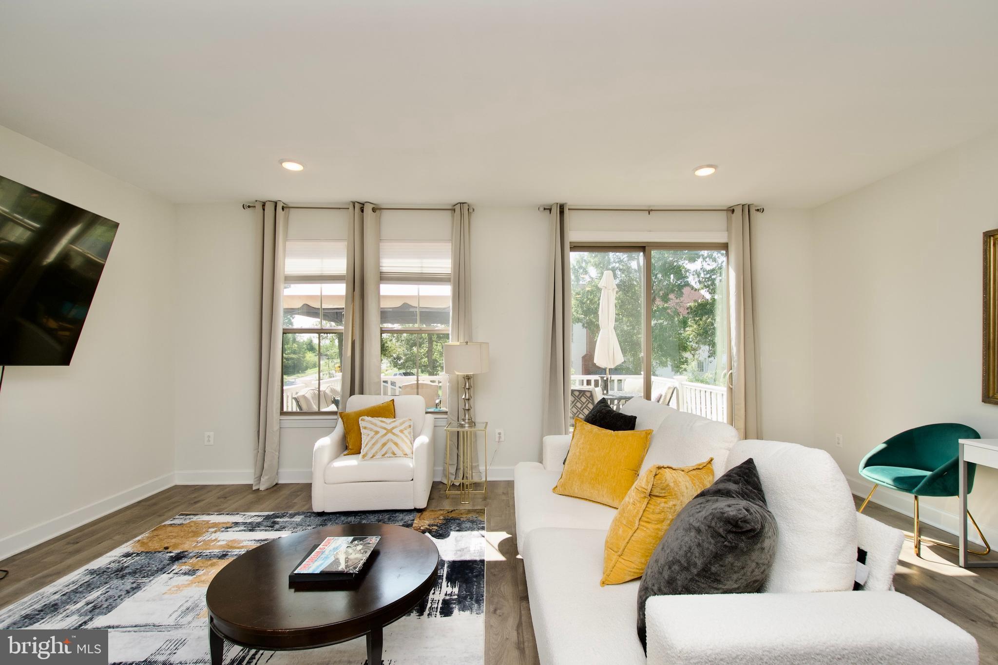 45401 DAVENO SQUARE