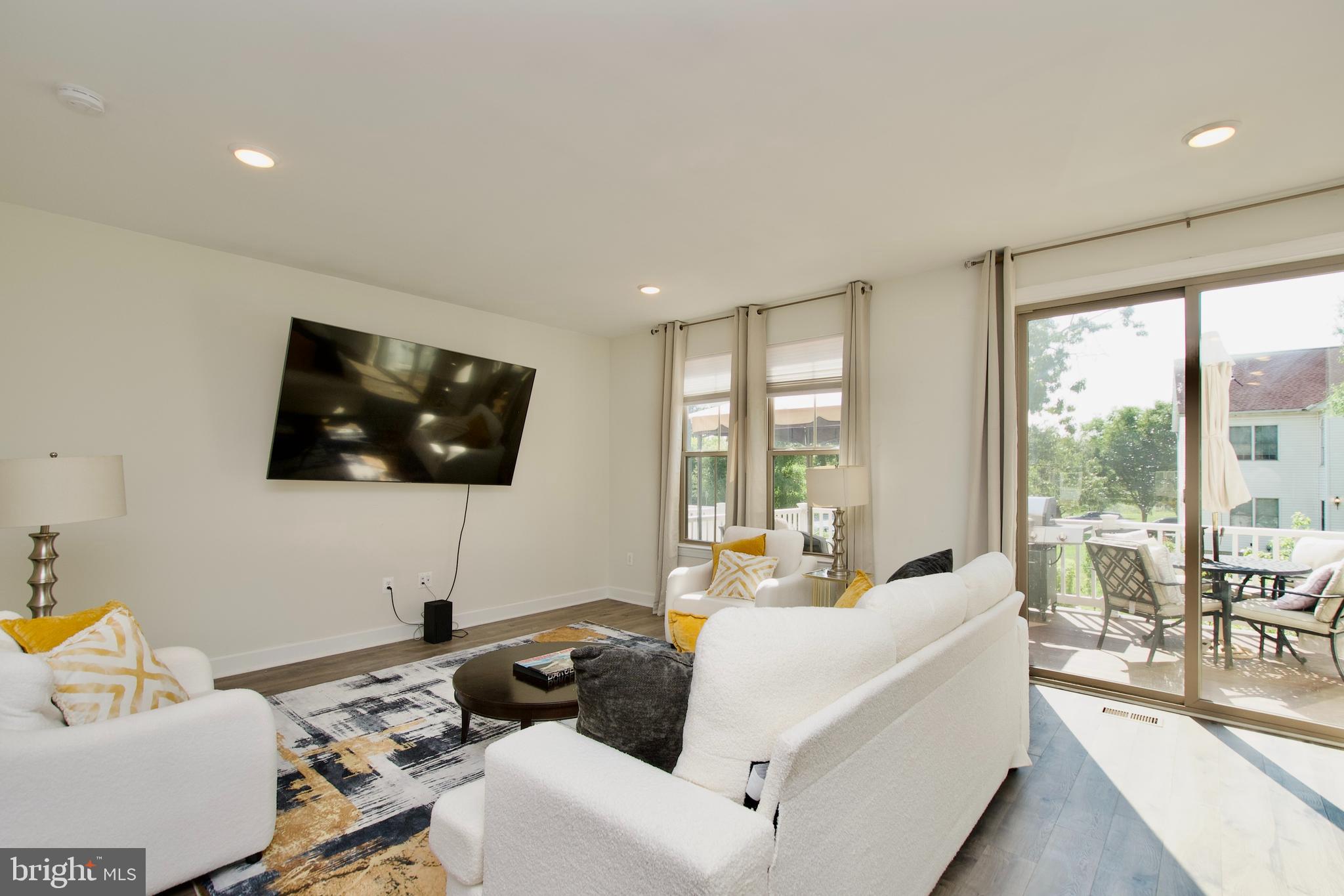 45401 DAVENO SQUARE