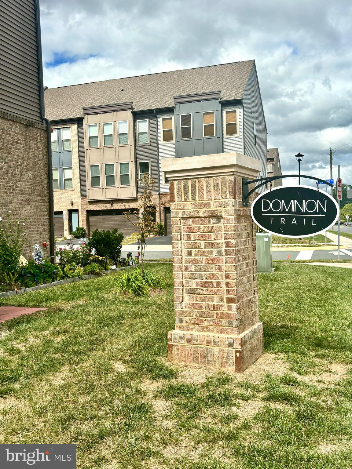 45401 DAVENO SQUARE