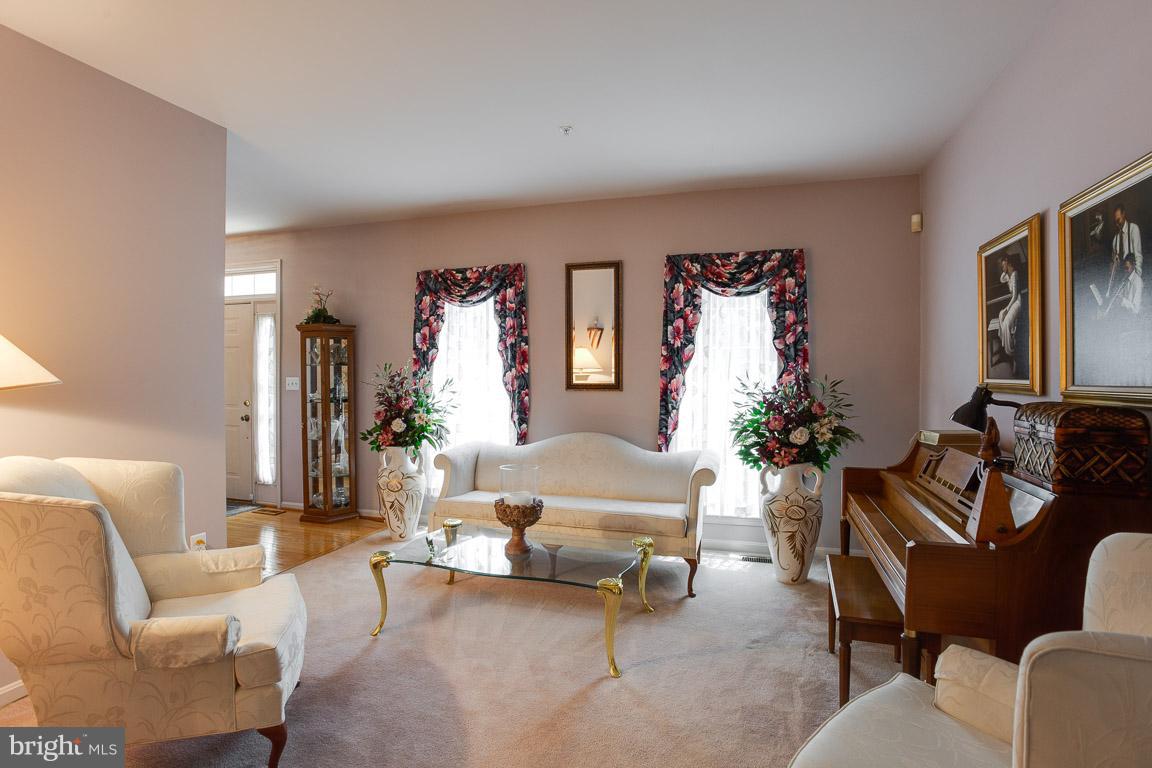 FOX RUN ESTATES - Residential