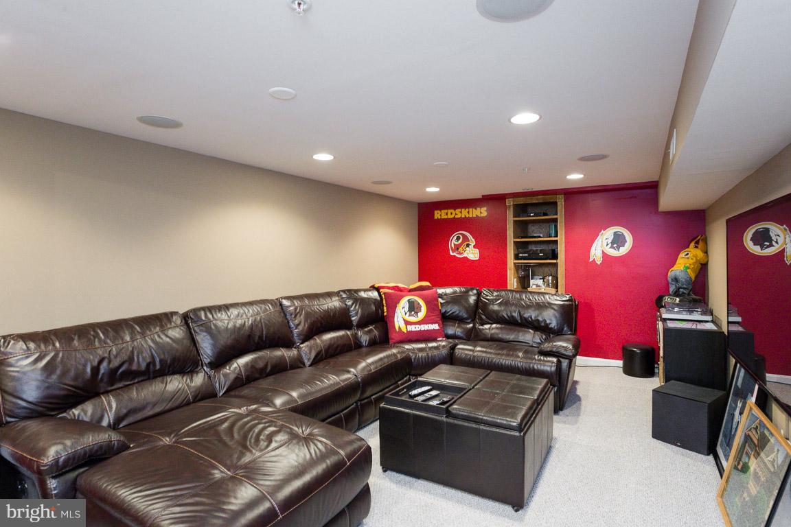 FOX RUN ESTATES - Residential