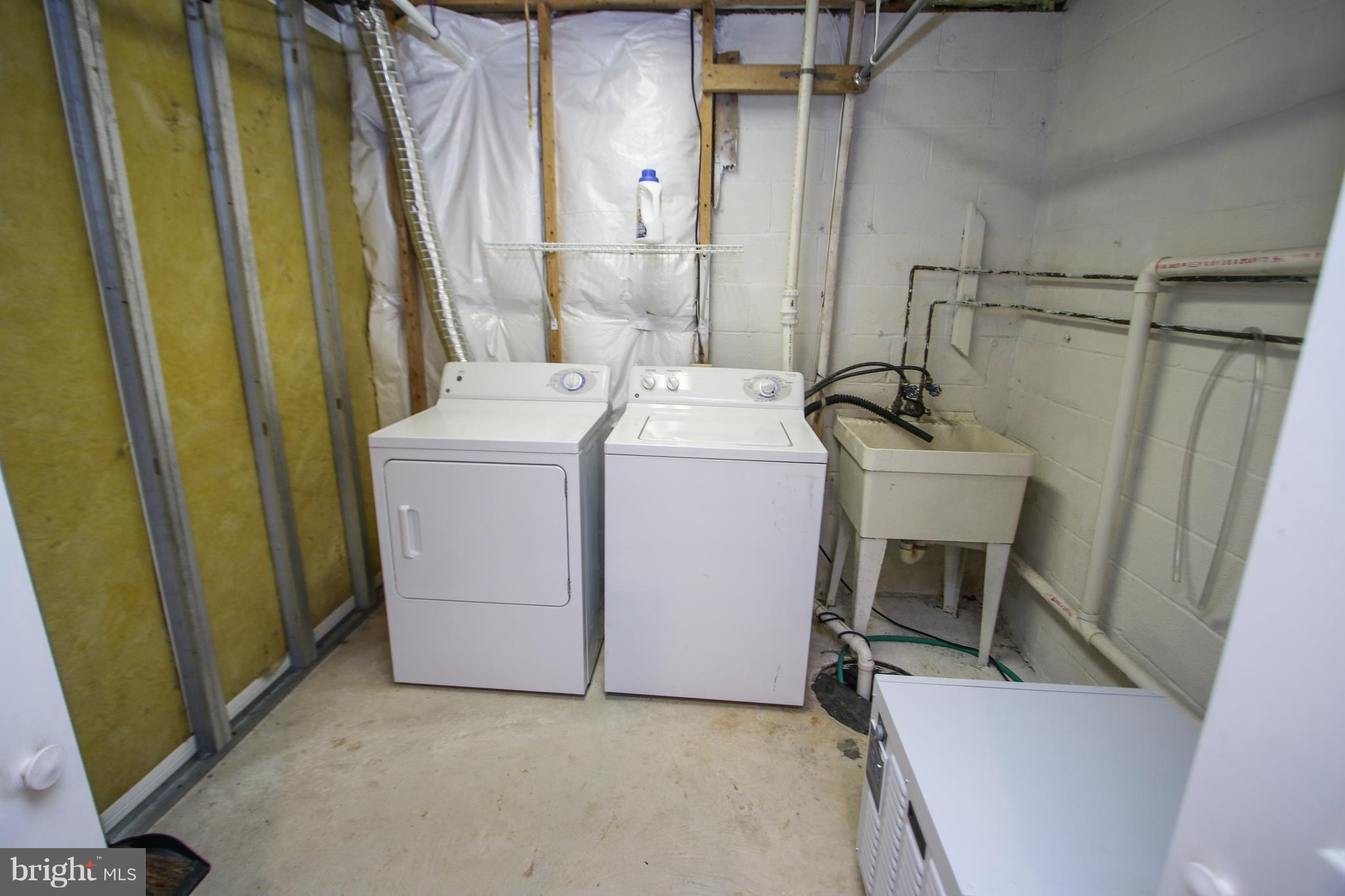 FOX MILL ESTATES - Residential