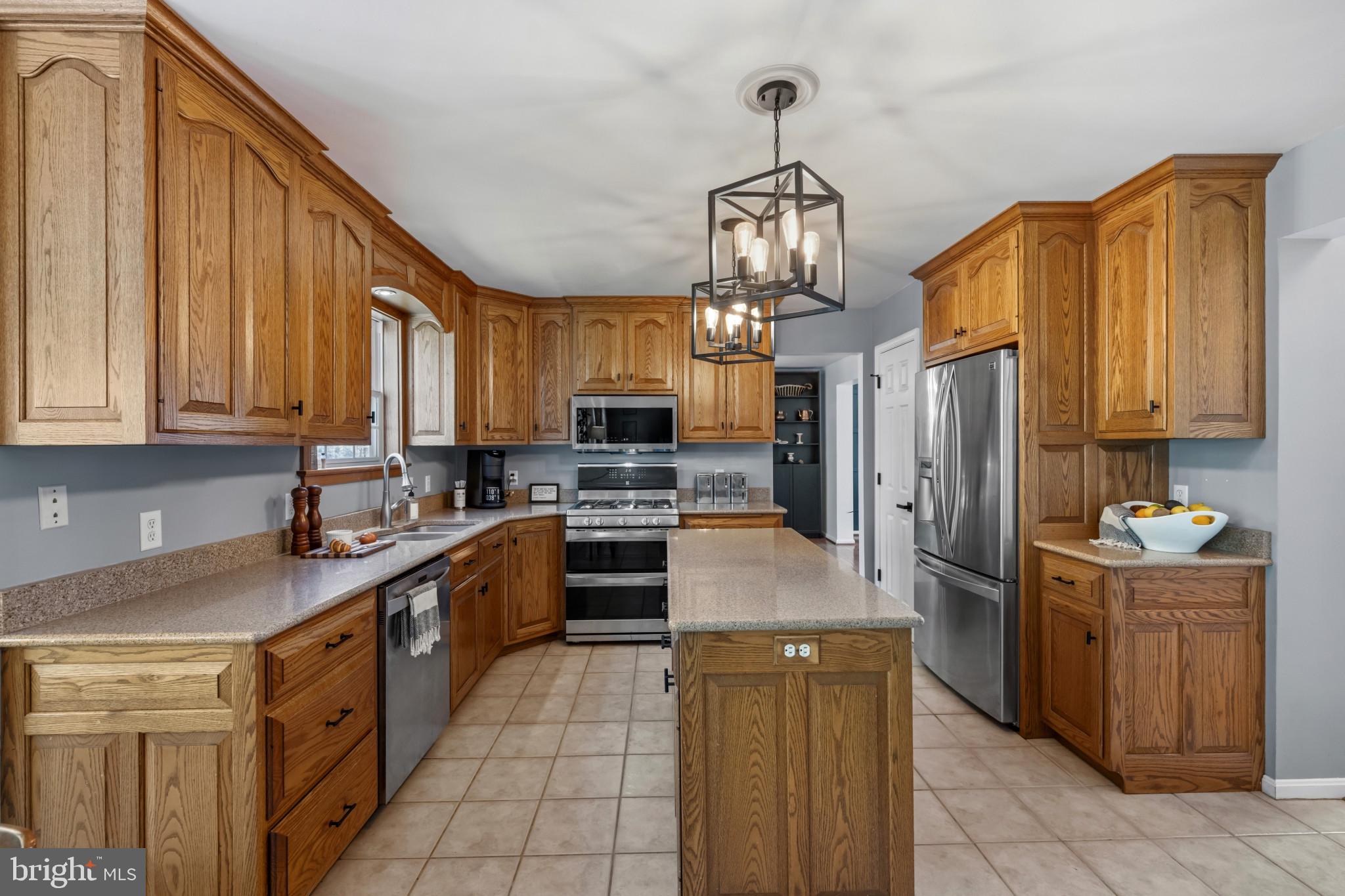 EAGLEVIEW ESTATES - Residential