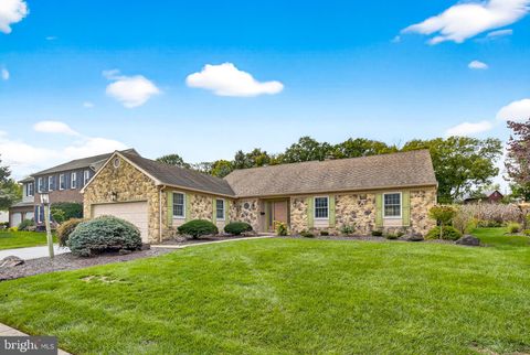 Photo of 113 Bent Tree Dr, LANCASTER, PA 17603 (MLS # PALA2077736)