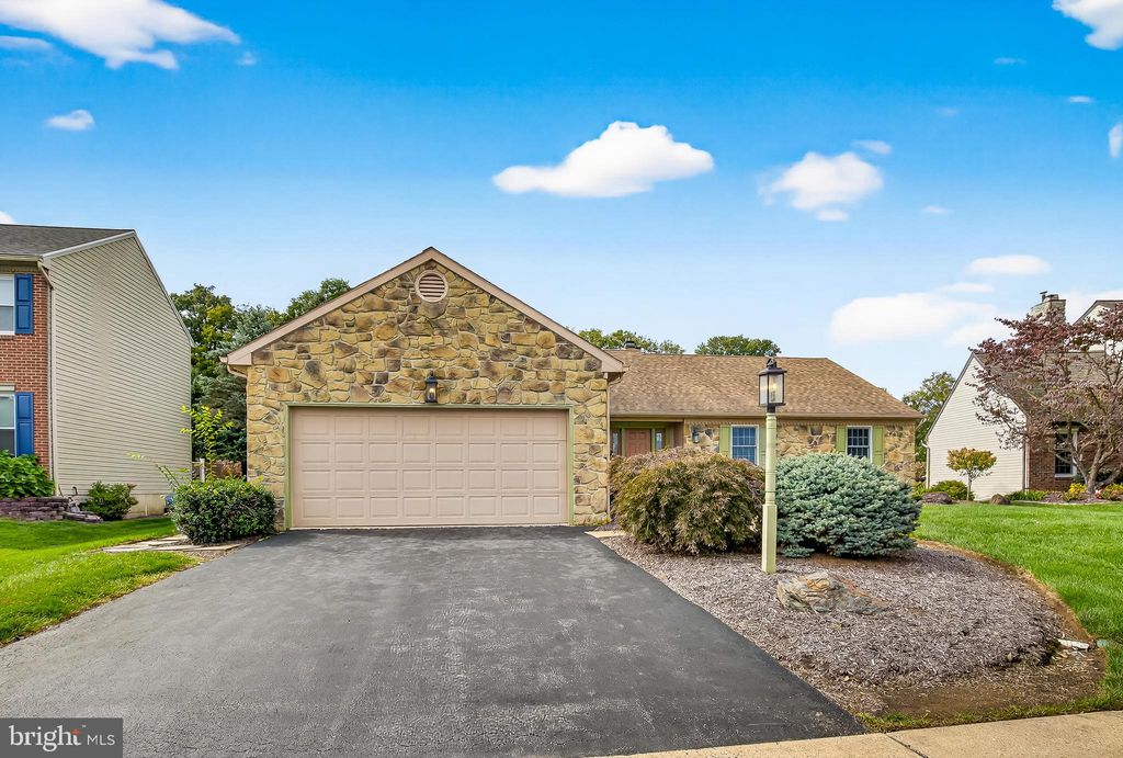 Photo of 113 Bent Tree Dr, LANCASTER, PA 17603 (MLS # PALA2077736)