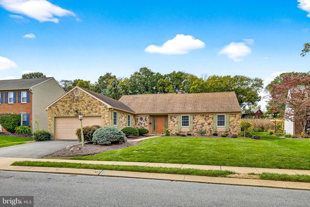 Photo of 113 Bent Tree Dr, LANCASTER, PA 17603 (MLS # PALA2077736)