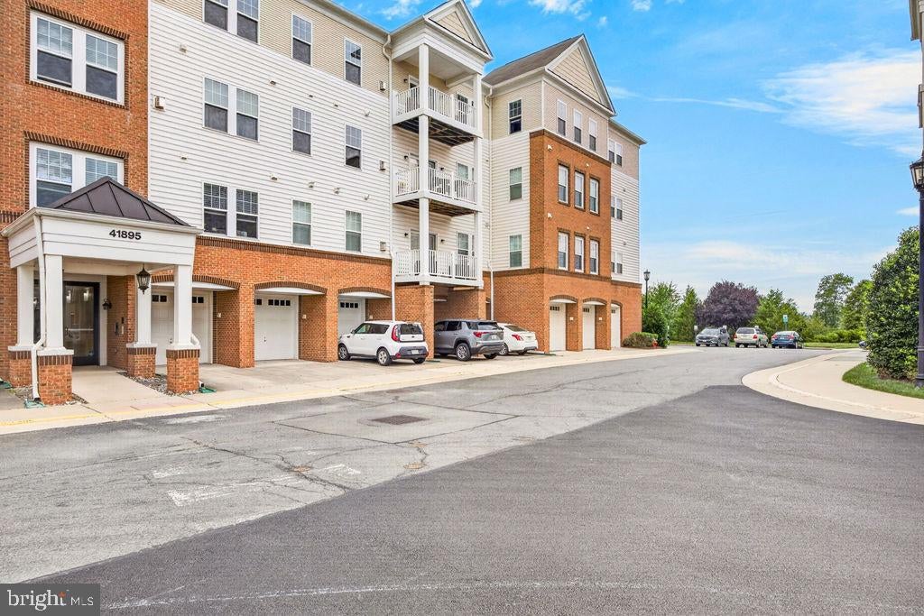 41895 CATHEDRAL VALLEY SQUARE 401