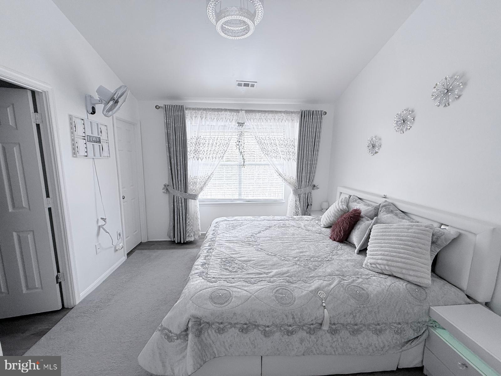 KINGS CREST - Residential