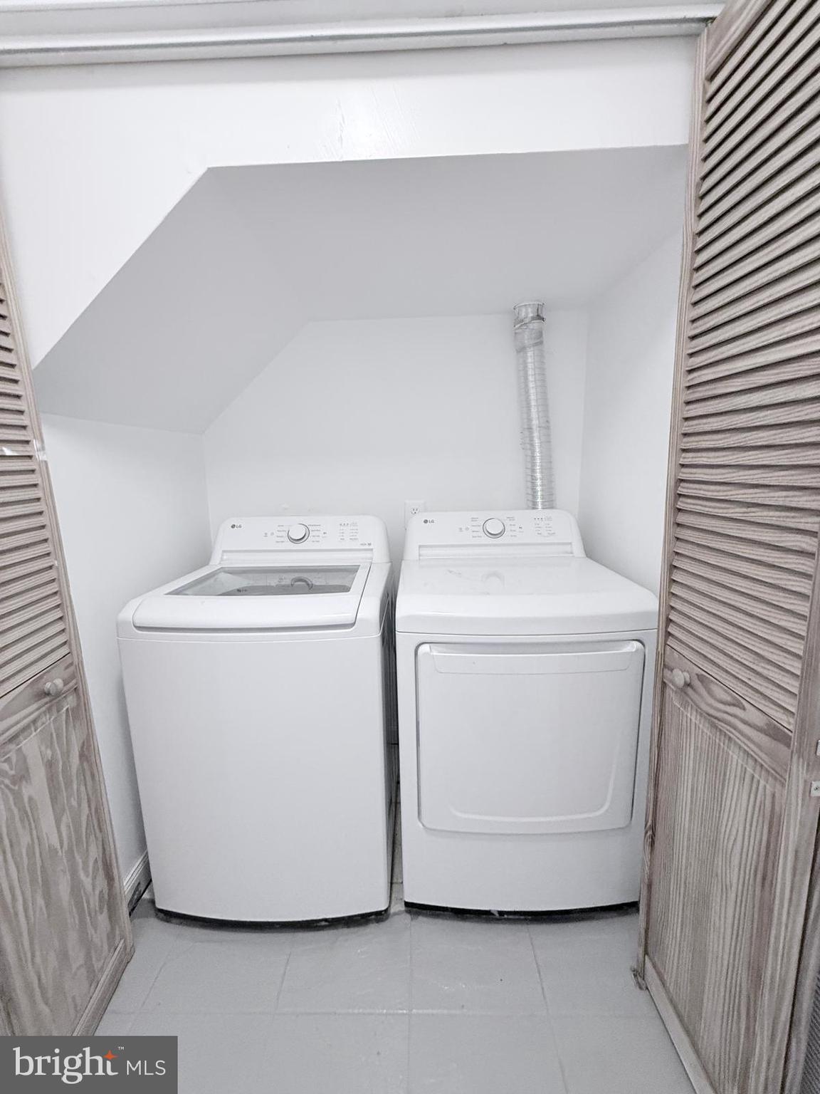 KINGS CREST - Residential