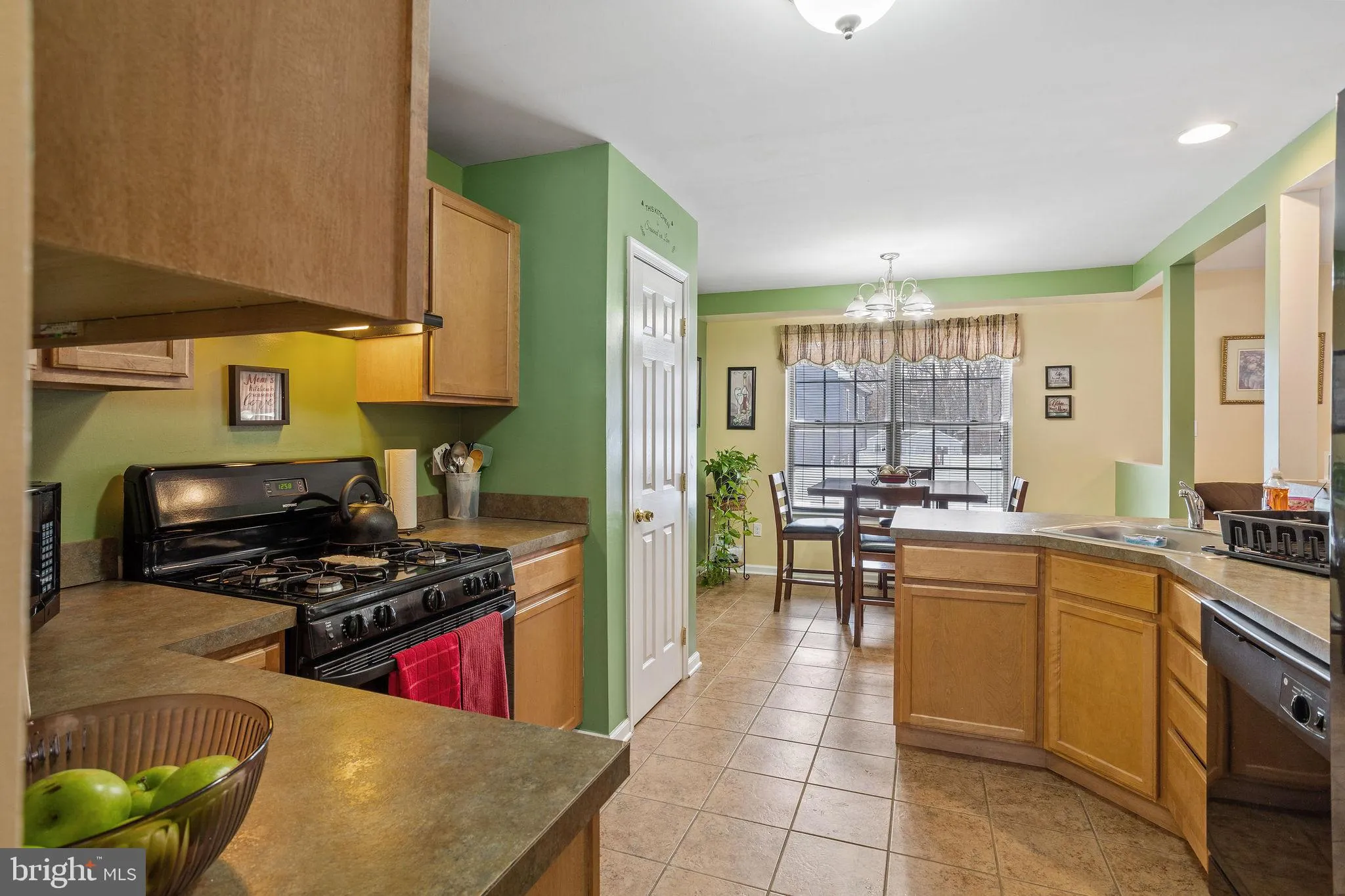 Pine Hill, New Jersey 08021, United States, 4 Bedrooms Bedrooms, ,3 BathroomsBathrooms,Residential,Contingent,19208